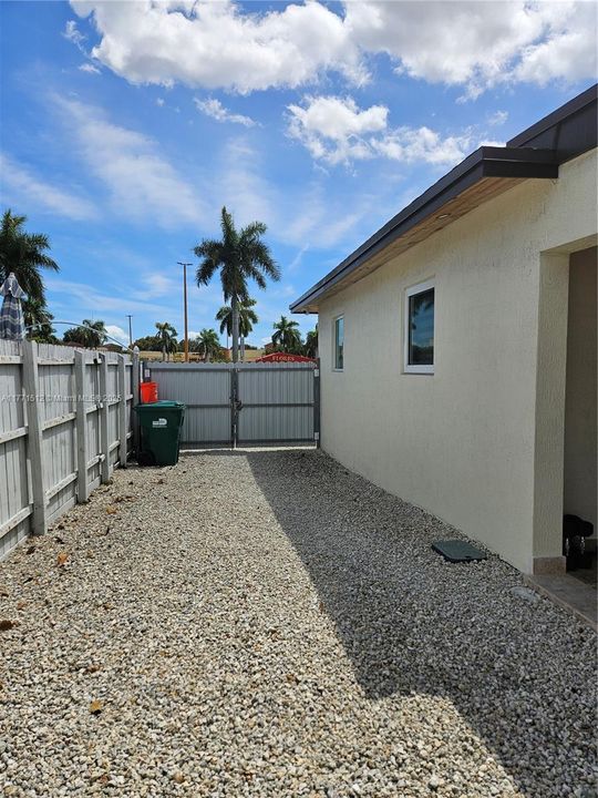 最近售出: $639,000 (5 贝兹, 2 浴室, 1484 平方英尺)