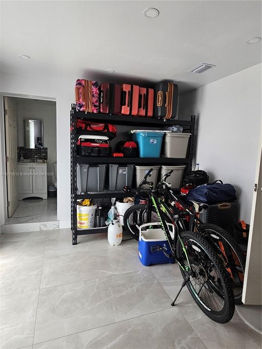 最近售出: $639,000 (5 贝兹, 2 浴室, 1484 平方英尺)