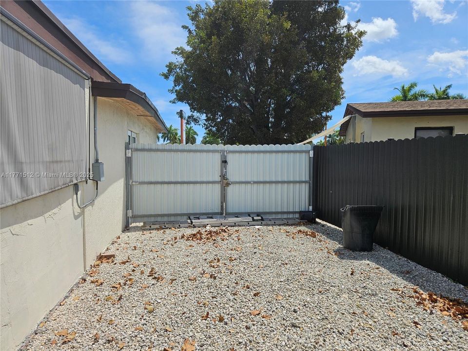 最近售出: $639,000 (5 贝兹, 2 浴室, 1484 平方英尺)