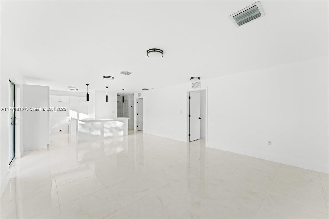 Recently Rented: $3,900 (4 beds, 2 baths, 0 Square Feet)