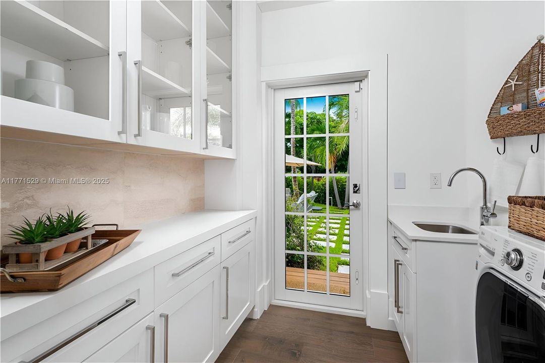 For Sale: $4,100,000 (3 beds, 3 baths, 2761 Square Feet)