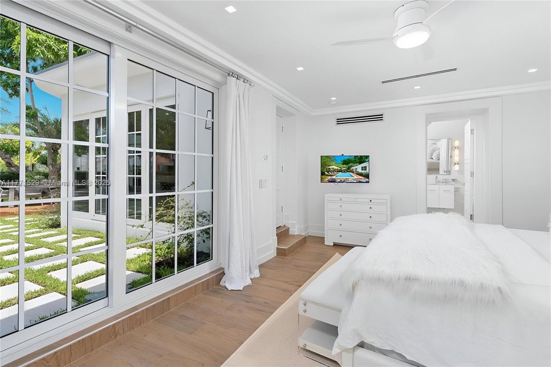 For Sale: $4,100,000 (3 beds, 3 baths, 2761 Square Feet)