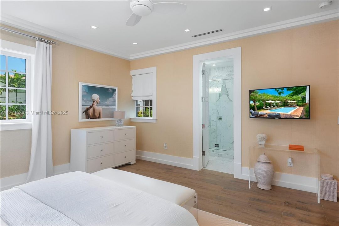 For Sale: $4,100,000 (3 beds, 3 baths, 2761 Square Feet)