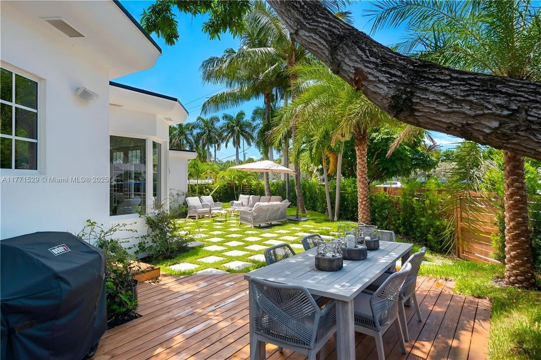 For Sale: $4,100,000 (3 beds, 3 baths, 2761 Square Feet)