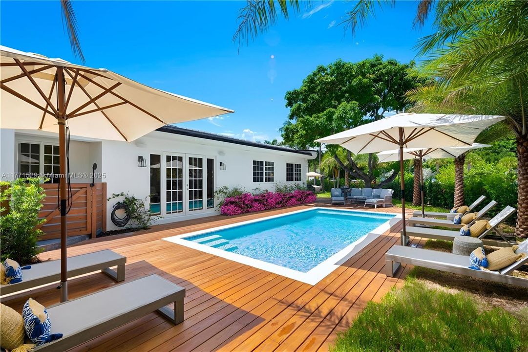 For Sale: $4,100,000 (3 beds, 3 baths, 2761 Square Feet)