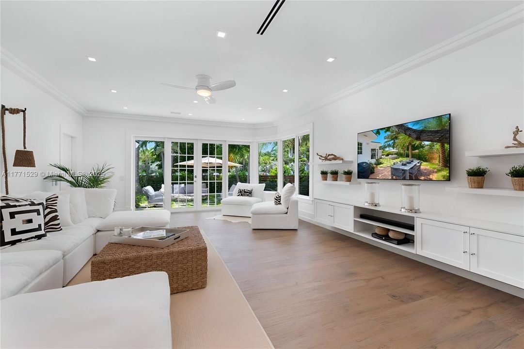 For Sale: $4,100,000 (3 beds, 3 baths, 2761 Square Feet)