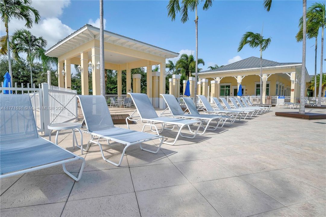 Recently Sold: $225,000 (2 beds, 2 baths, 1048 Square Feet)