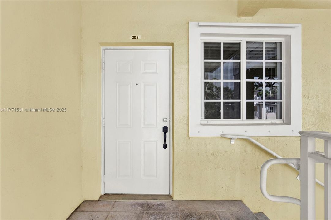 Recently Sold: $225,000 (2 beds, 2 baths, 1048 Square Feet)