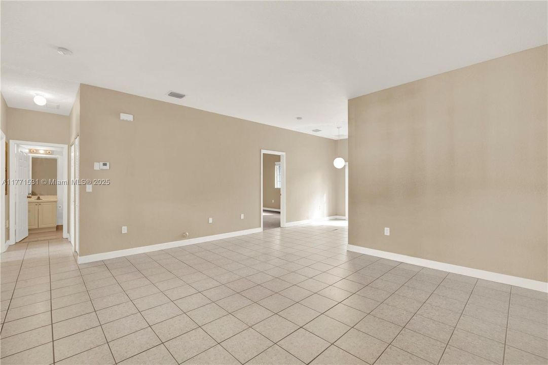 Recently Sold: $225,000 (2 beds, 2 baths, 1048 Square Feet)