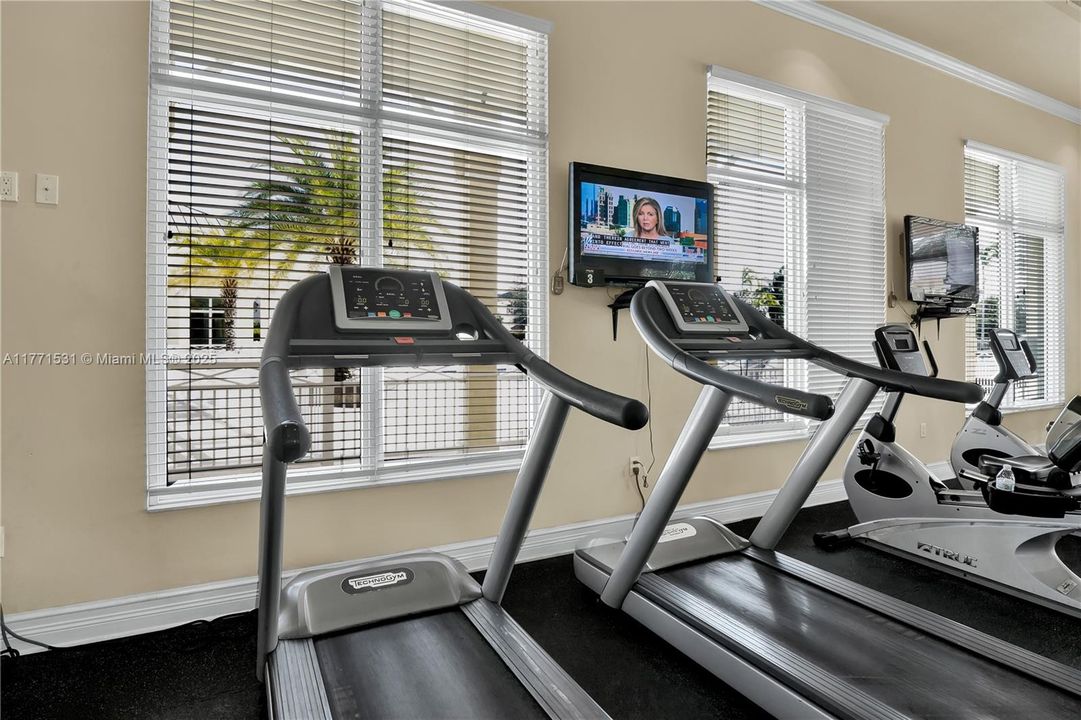 Recently Sold: $225,000 (2 beds, 2 baths, 1048 Square Feet)