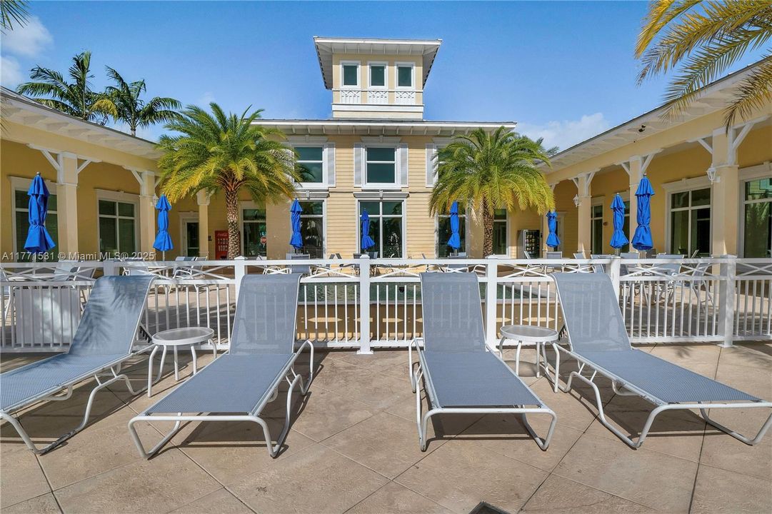 Recently Sold: $225,000 (2 beds, 2 baths, 1048 Square Feet)