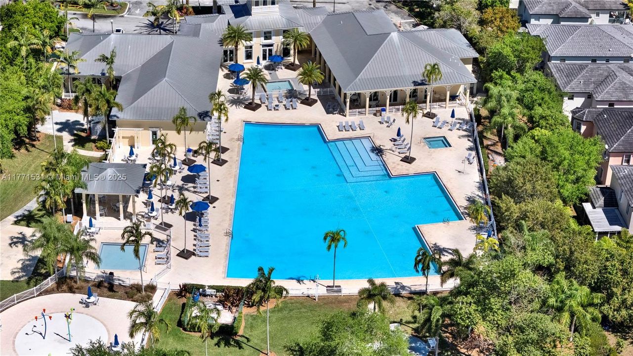 Recently Sold: $225,000 (2 beds, 2 baths, 1048 Square Feet)