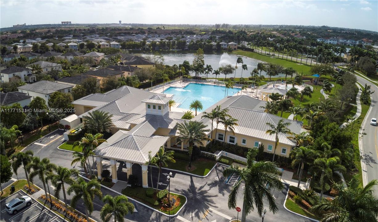 Recently Sold: $225,000 (2 beds, 2 baths, 1048 Square Feet)