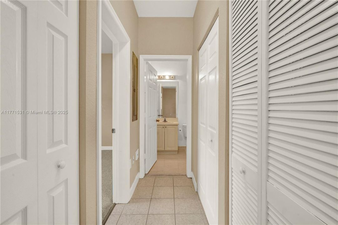 Recently Sold: $225,000 (2 beds, 2 baths, 1048 Square Feet)