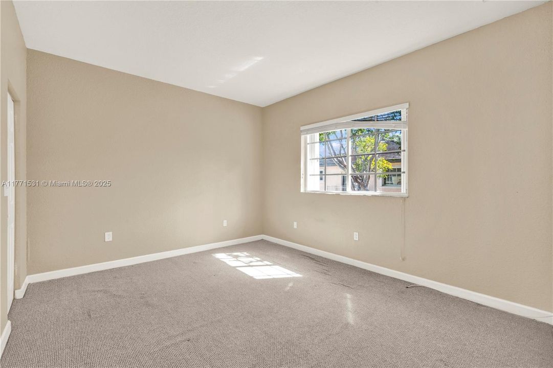 Recently Sold: $225,000 (2 beds, 2 baths, 1048 Square Feet)