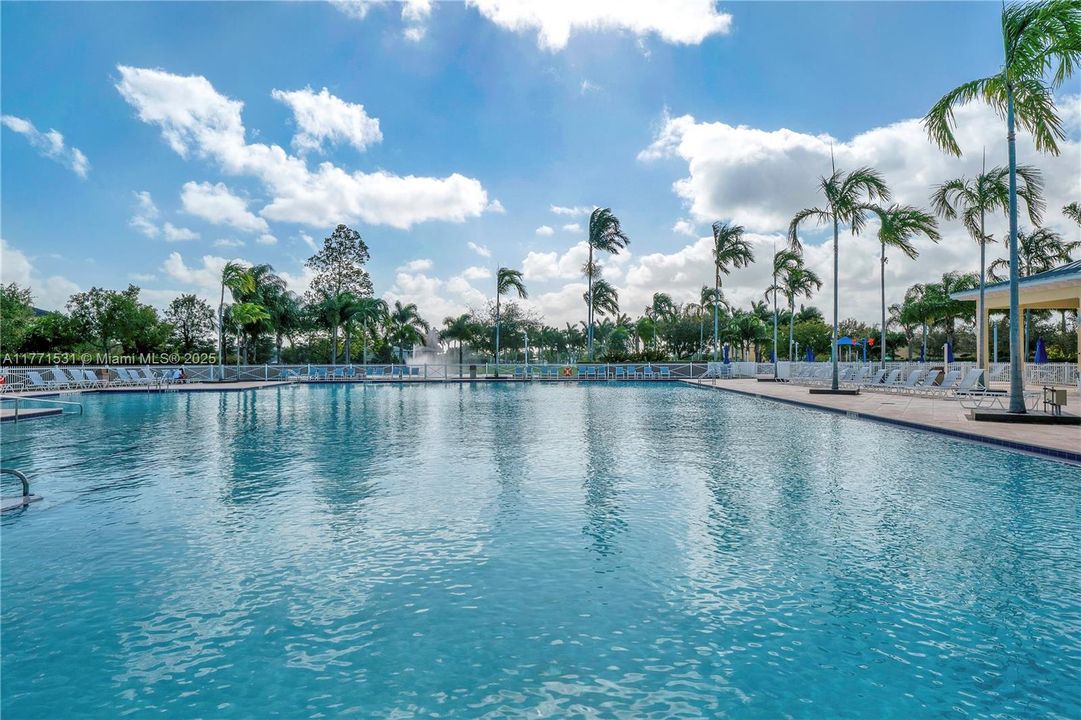 Recently Sold: $225,000 (2 beds, 2 baths, 1048 Square Feet)