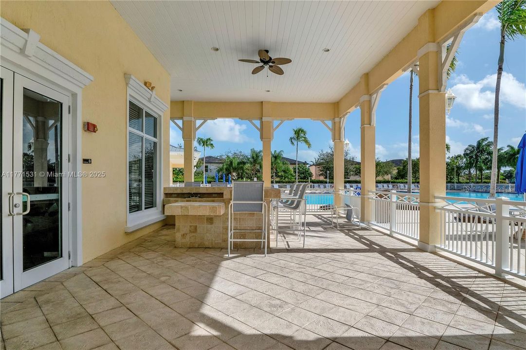 Recently Sold: $225,000 (2 beds, 2 baths, 1048 Square Feet)