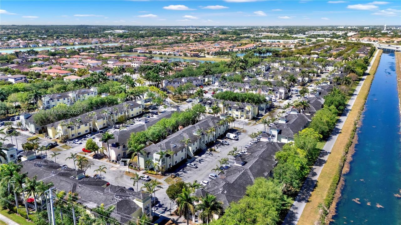 Recently Sold: $225,000 (2 beds, 2 baths, 1048 Square Feet)