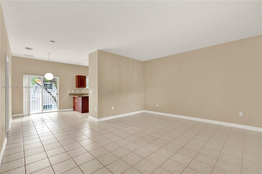 Recently Sold: $225,000 (2 beds, 2 baths, 1048 Square Feet)