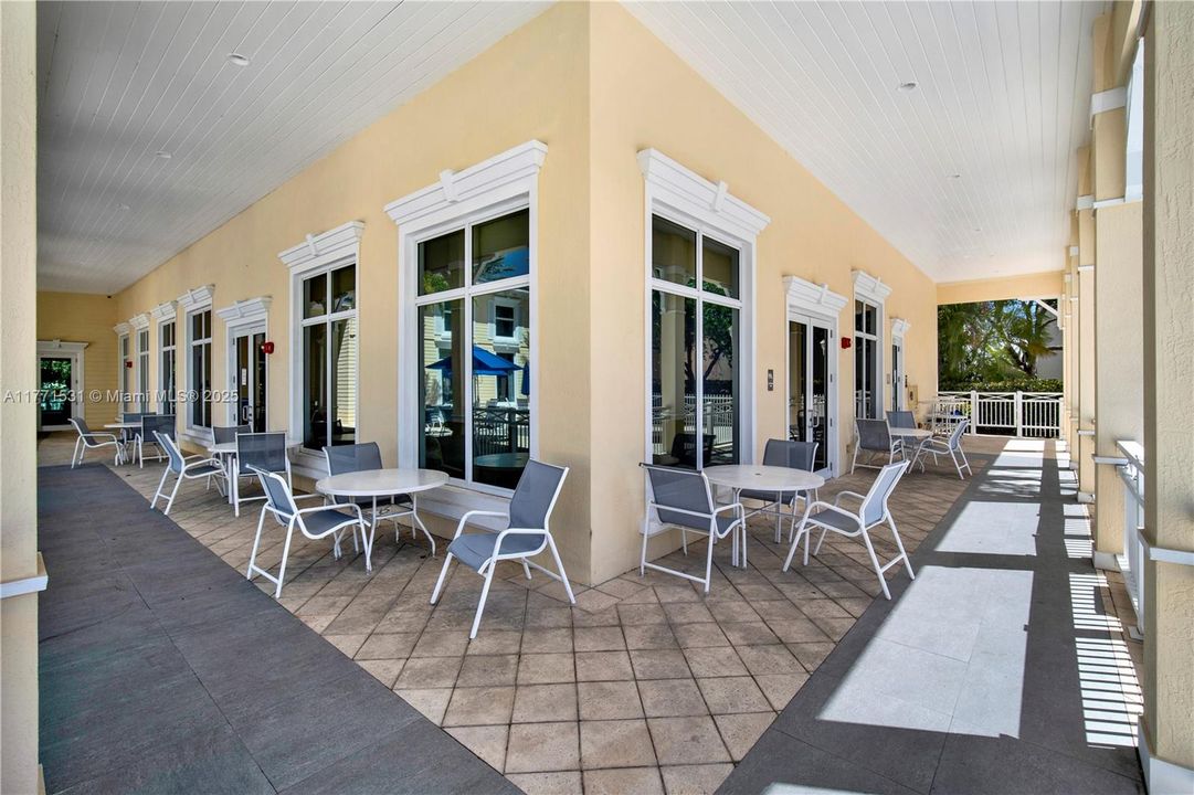 Recently Sold: $225,000 (2 beds, 2 baths, 1048 Square Feet)