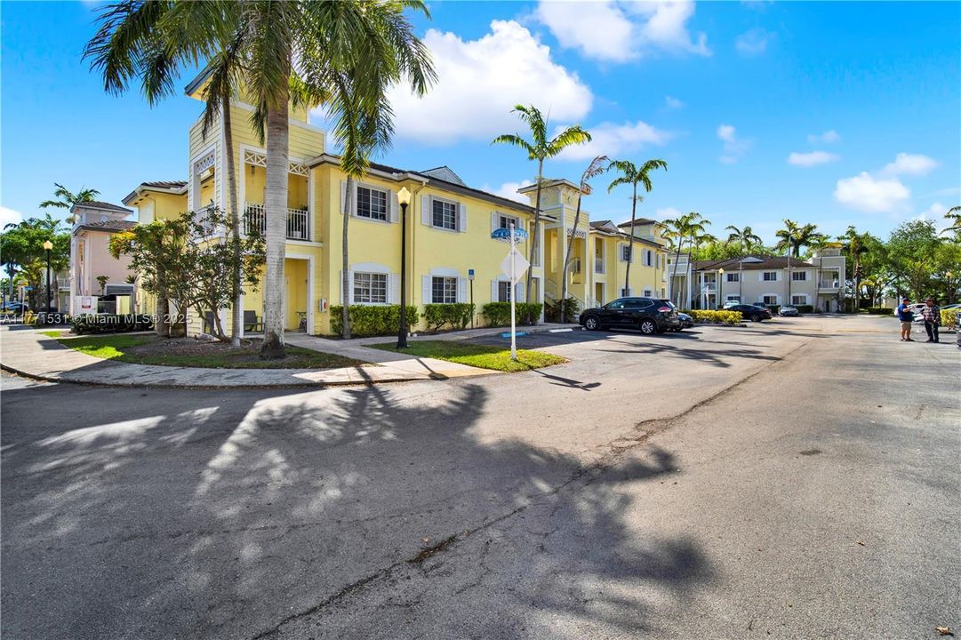 Recently Sold: $225,000 (2 beds, 2 baths, 1048 Square Feet)