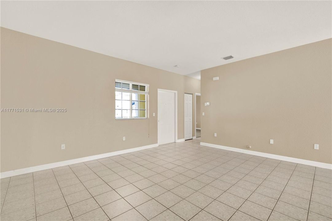 Recently Sold: $225,000 (2 beds, 2 baths, 1048 Square Feet)