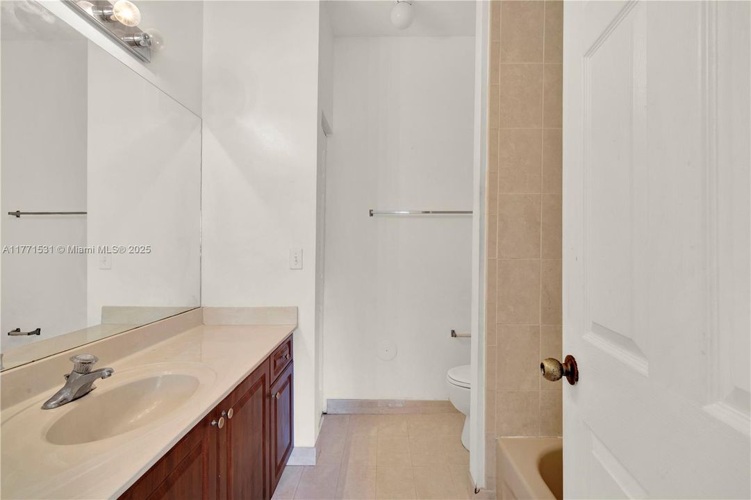 Recently Sold: $225,000 (2 beds, 2 baths, 1048 Square Feet)