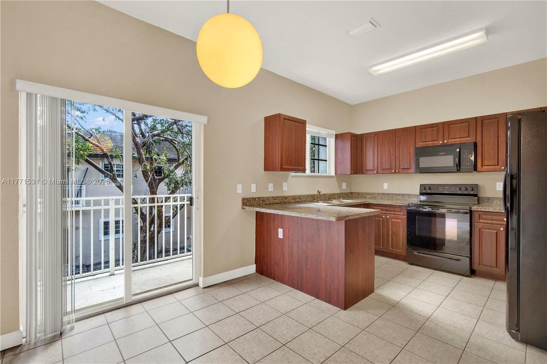 Recently Sold: $225,000 (2 beds, 2 baths, 1048 Square Feet)