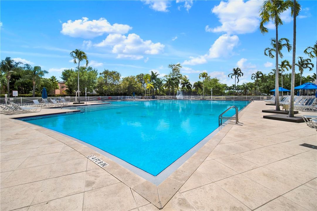 Recently Sold: $225,000 (2 beds, 2 baths, 1048 Square Feet)