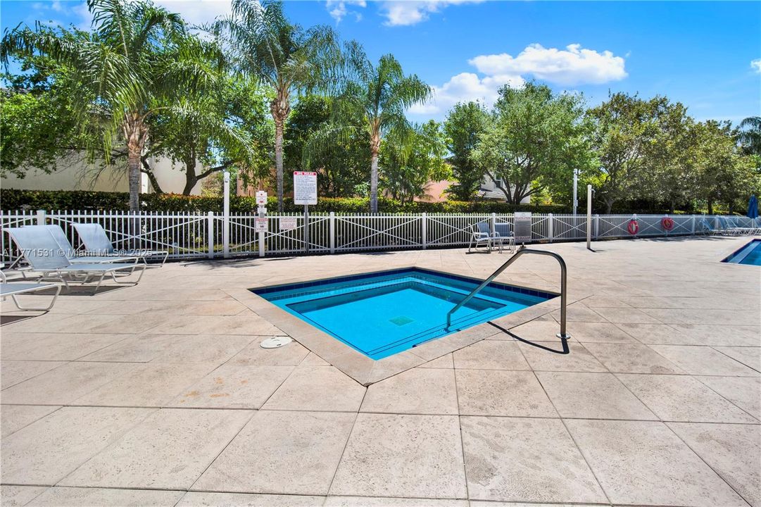 Recently Sold: $225,000 (2 beds, 2 baths, 1048 Square Feet)