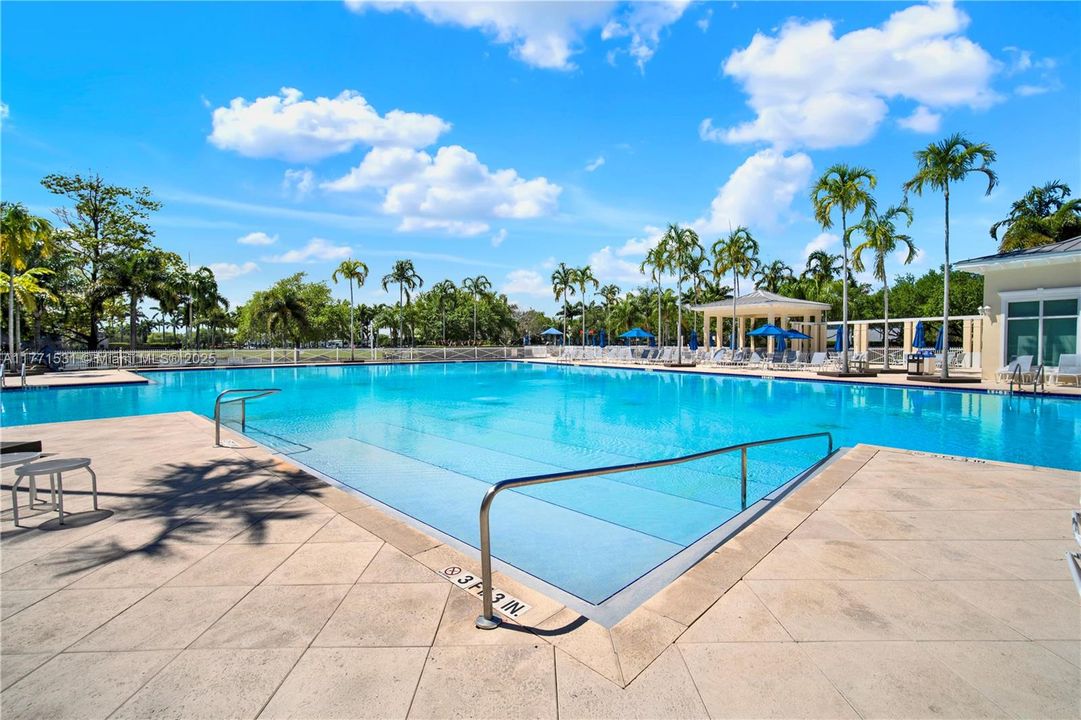 Recently Sold: $225,000 (2 beds, 2 baths, 1048 Square Feet)