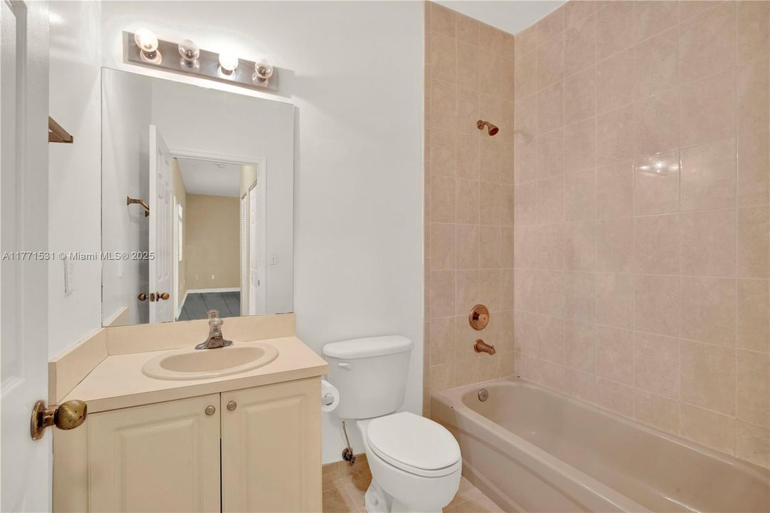 Recently Sold: $225,000 (2 beds, 2 baths, 1048 Square Feet)