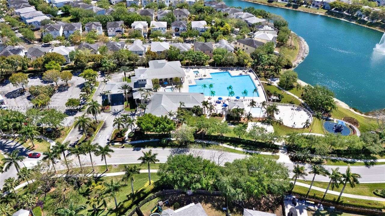 Recently Sold: $225,000 (2 beds, 2 baths, 1048 Square Feet)