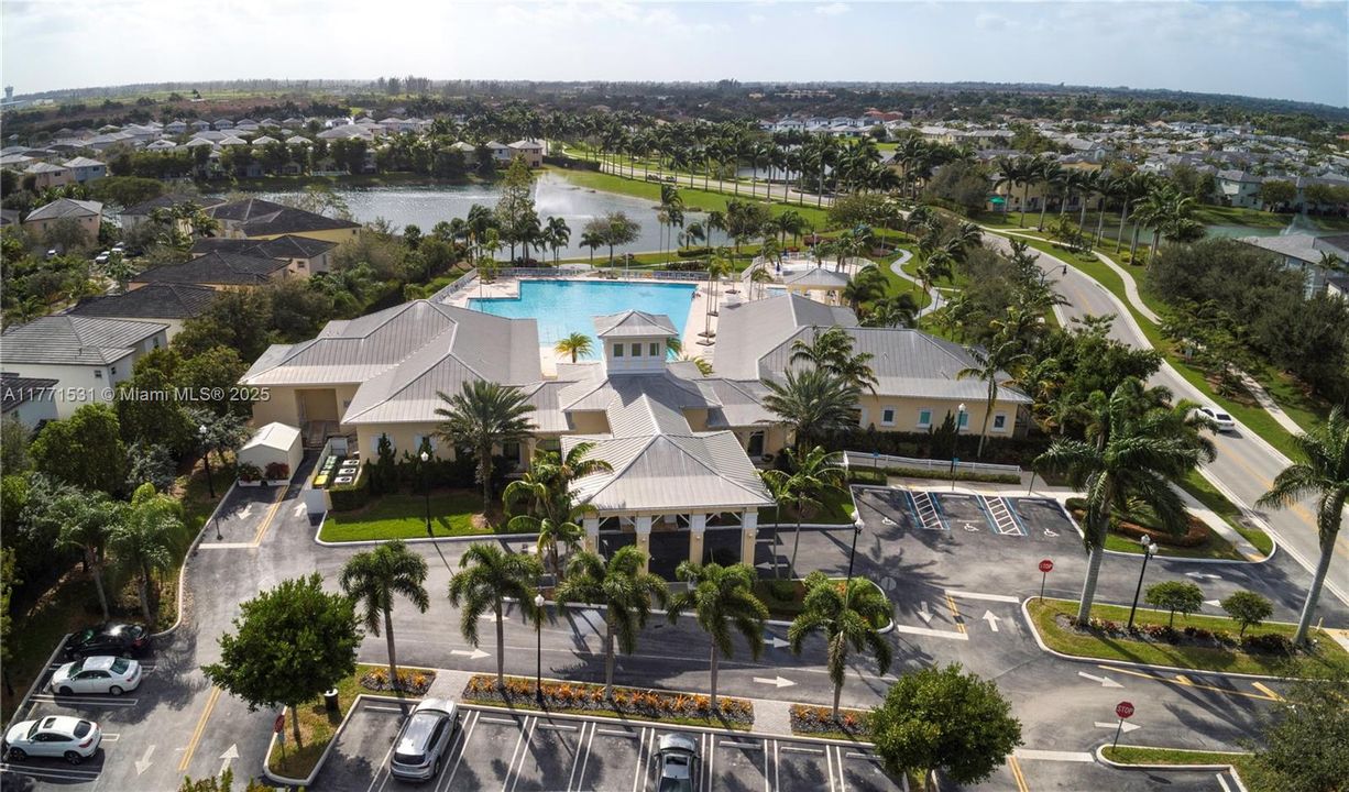 Recently Sold: $225,000 (2 beds, 2 baths, 1048 Square Feet)