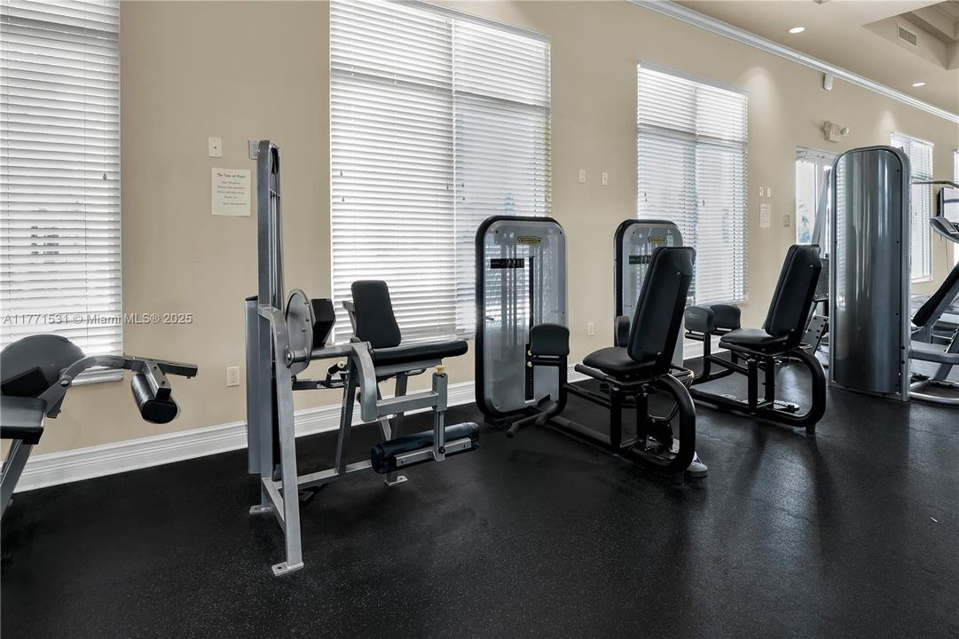 Recently Sold: $225,000 (2 beds, 2 baths, 1048 Square Feet)