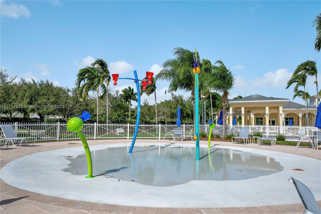 Recently Sold: $225,000 (2 beds, 2 baths, 1048 Square Feet)