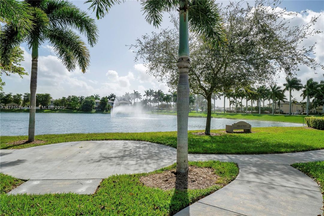 Recently Sold: $225,000 (2 beds, 2 baths, 1048 Square Feet)