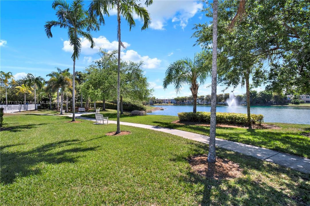 Recently Sold: $225,000 (2 beds, 2 baths, 1048 Square Feet)