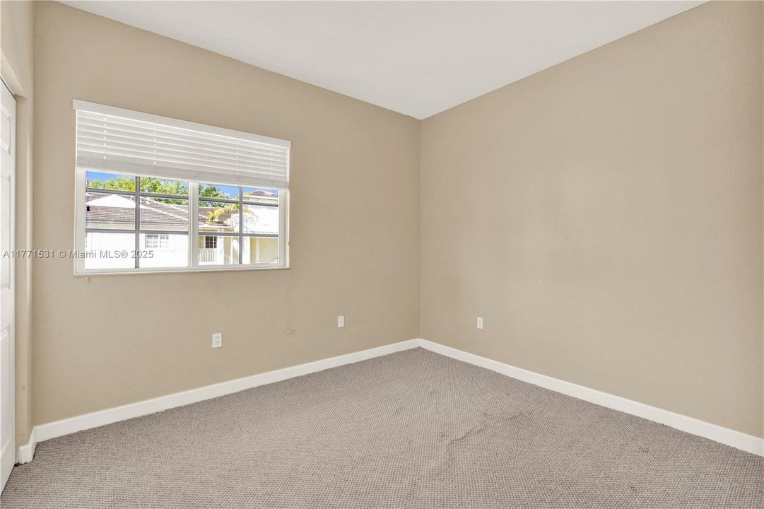 Recently Sold: $225,000 (2 beds, 2 baths, 1048 Square Feet)