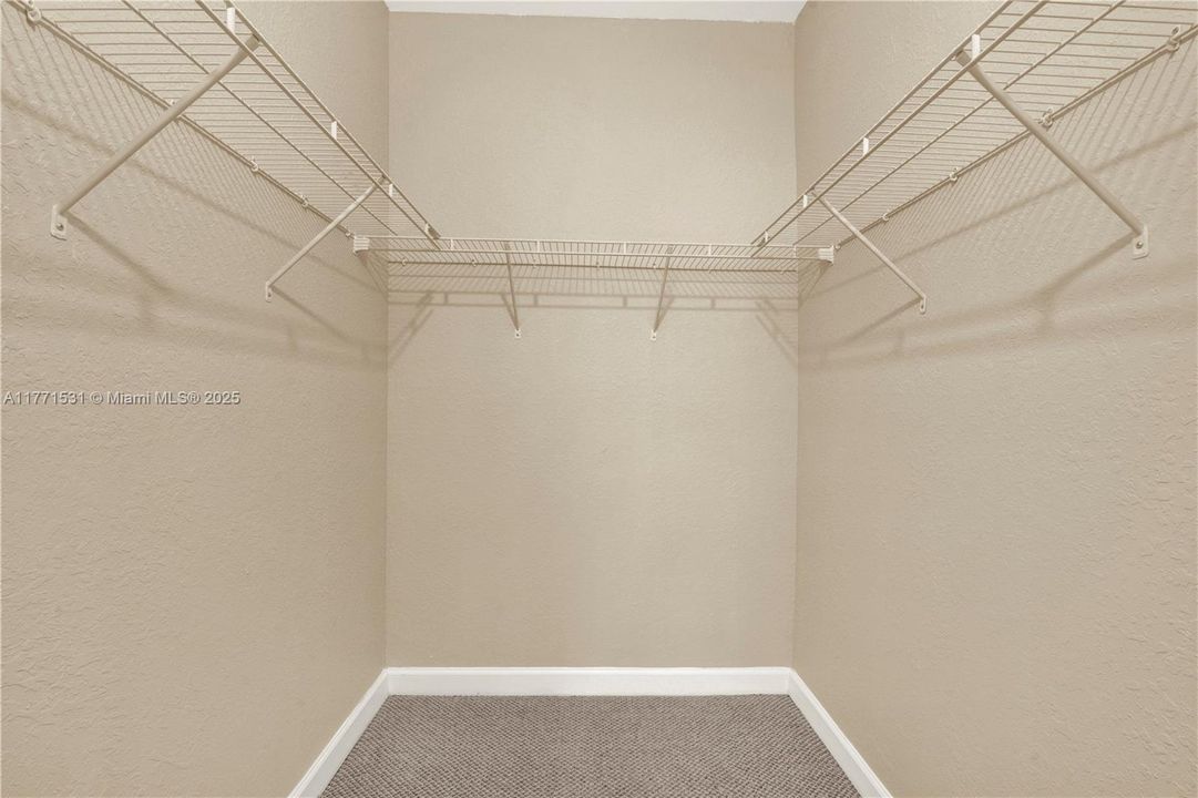 Recently Sold: $225,000 (2 beds, 2 baths, 1048 Square Feet)