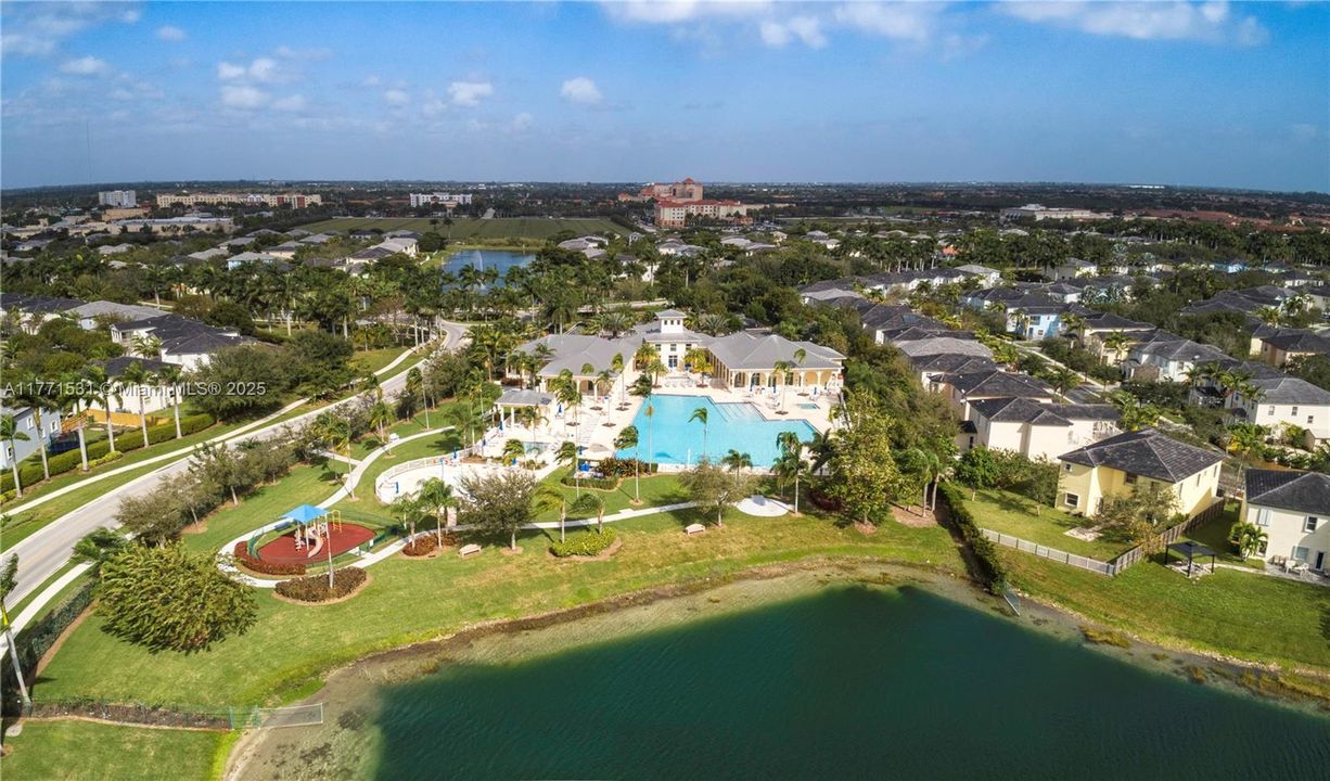 Recently Sold: $225,000 (2 beds, 2 baths, 1048 Square Feet)