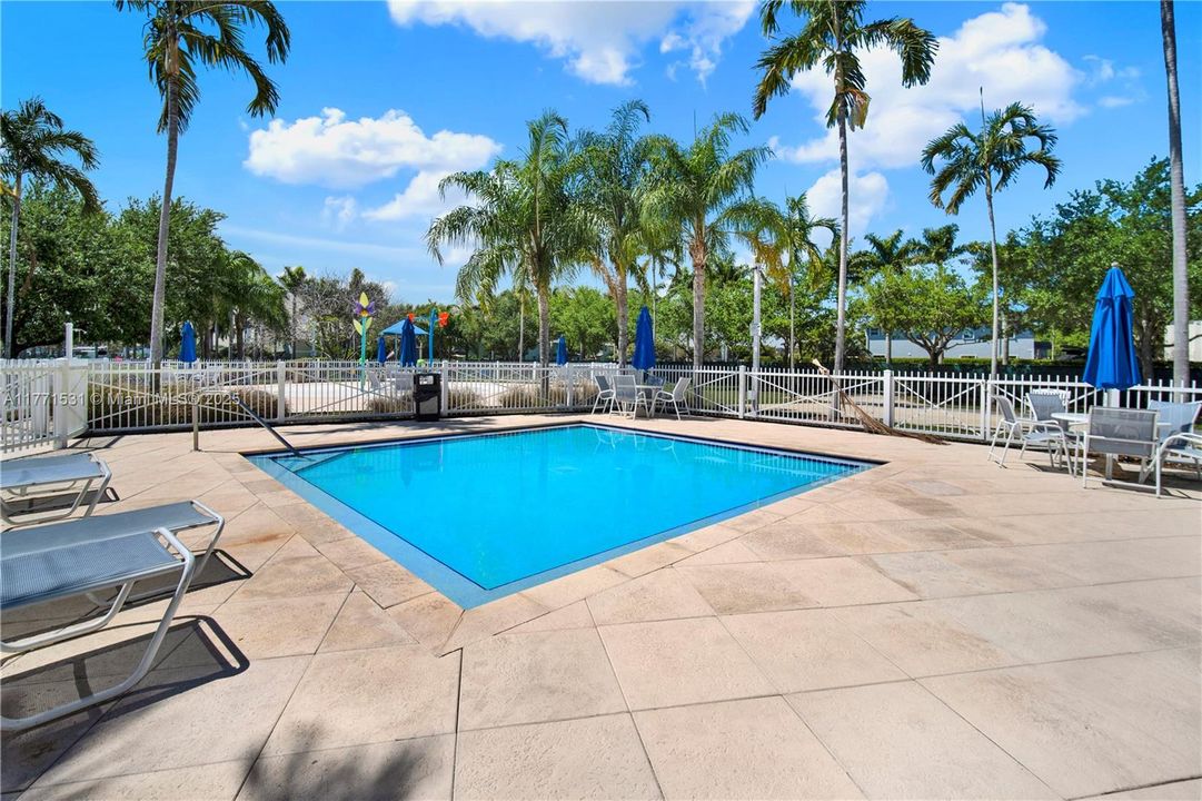 Recently Sold: $225,000 (2 beds, 2 baths, 1048 Square Feet)