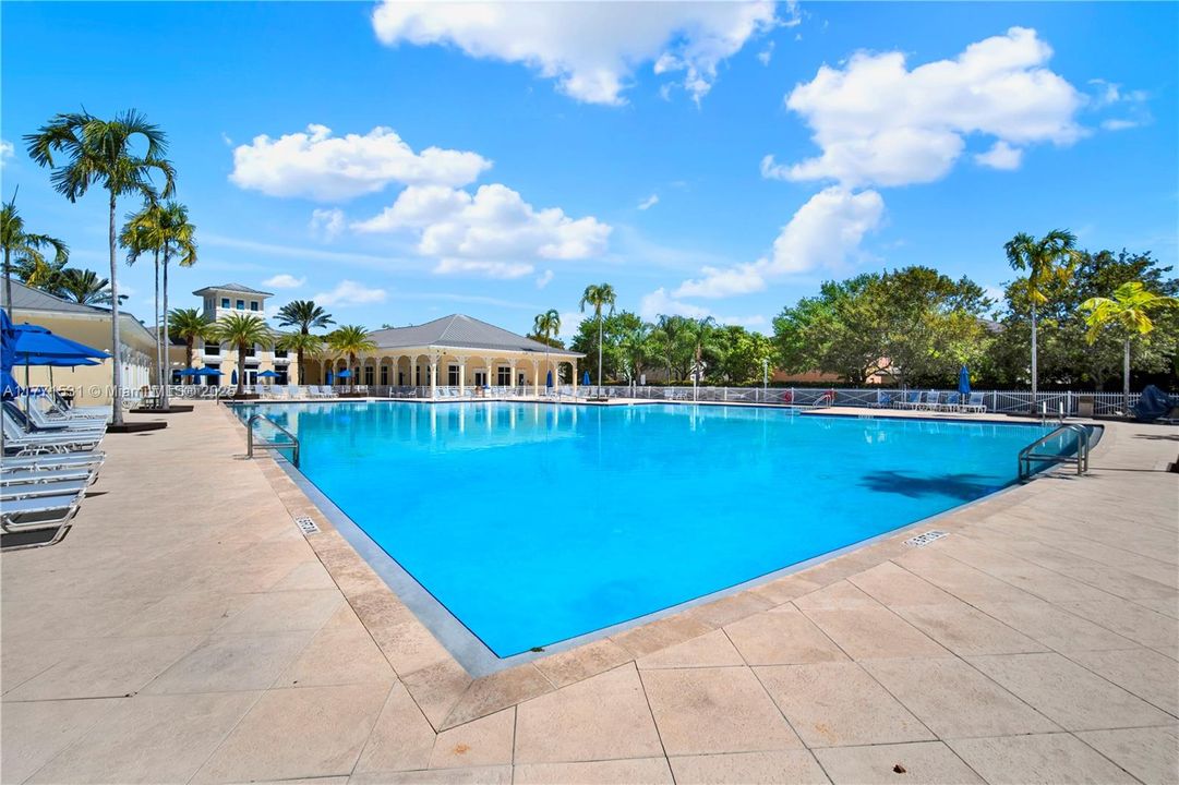 Recently Sold: $225,000 (2 beds, 2 baths, 1048 Square Feet)