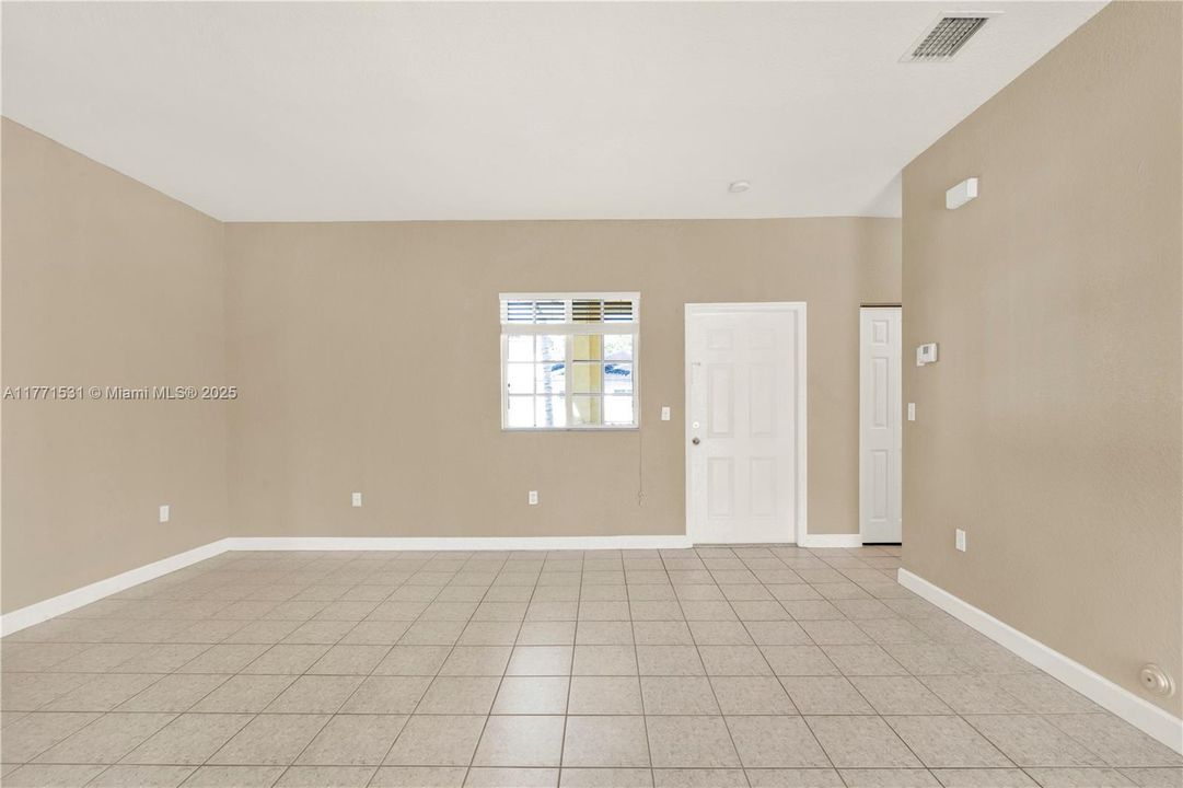 Recently Sold: $225,000 (2 beds, 2 baths, 1048 Square Feet)