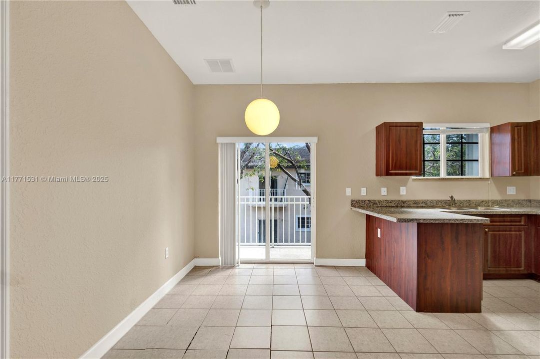 Recently Sold: $225,000 (2 beds, 2 baths, 1048 Square Feet)