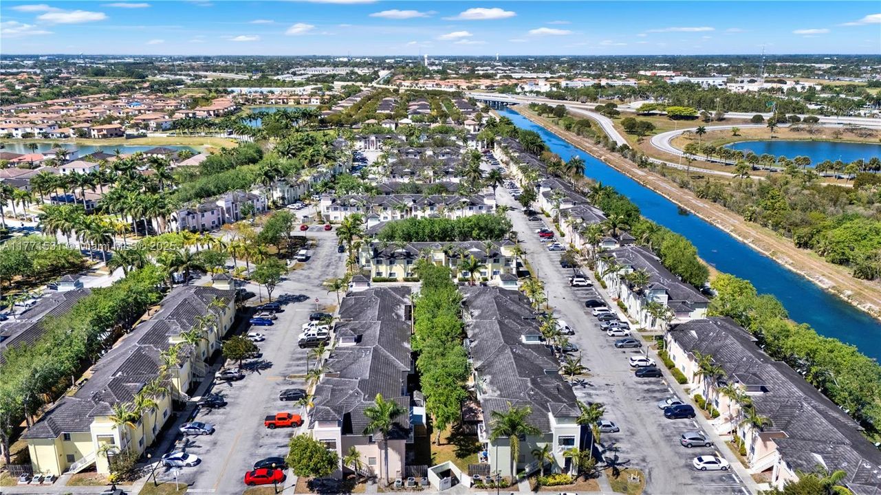 Recently Sold: $225,000 (2 beds, 2 baths, 1048 Square Feet)