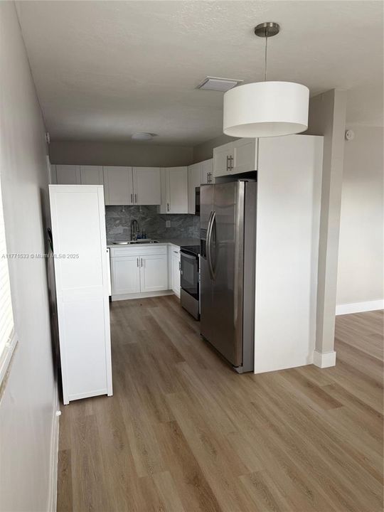Recently Rented: $2,425 (3 beds, 1 baths, 920 Square Feet)