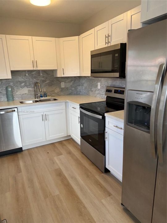 Recently Rented: $2,425 (3 beds, 1 baths, 920 Square Feet)