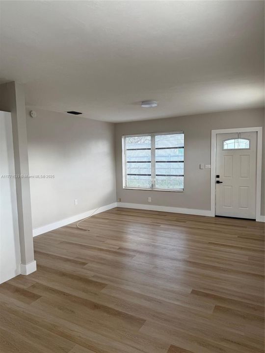 Recently Rented: $2,425 (3 beds, 1 baths, 920 Square Feet)