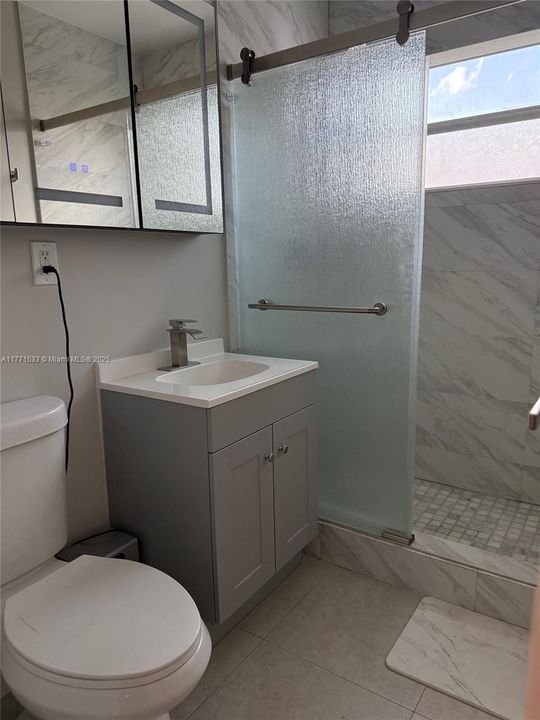 Recently Rented: $2,425 (3 beds, 1 baths, 920 Square Feet)